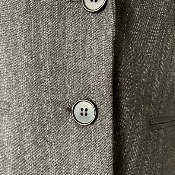 THEORY Women's Gray Wool Blend Double Breasted Pinstripe Blazer Size: 00 NWOT - Picture 5 of 10